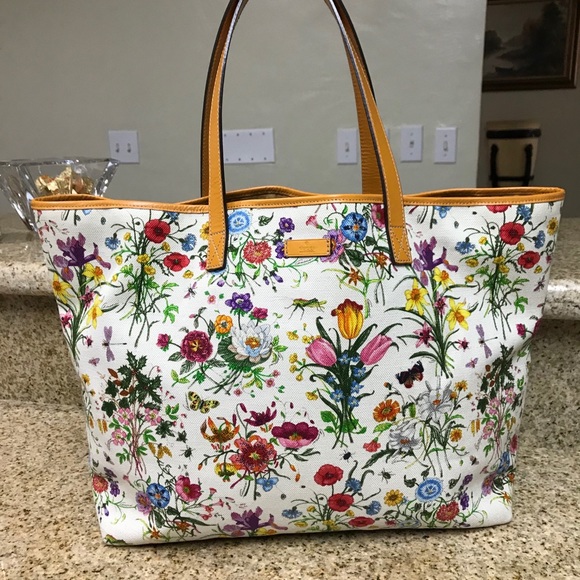 Gucci Handbags - Gucci Tote
